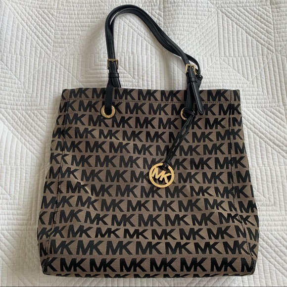 Like New Michael Kors Purse - Picture 1 of 5